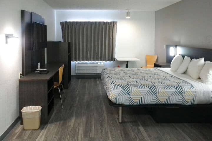 Room 19 of 48