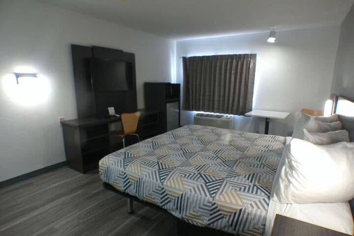 Room 4 of 48