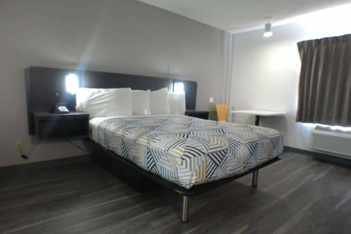 Room 9 of 48