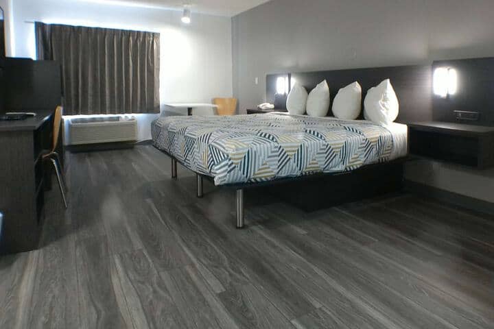 Room 15 of 48