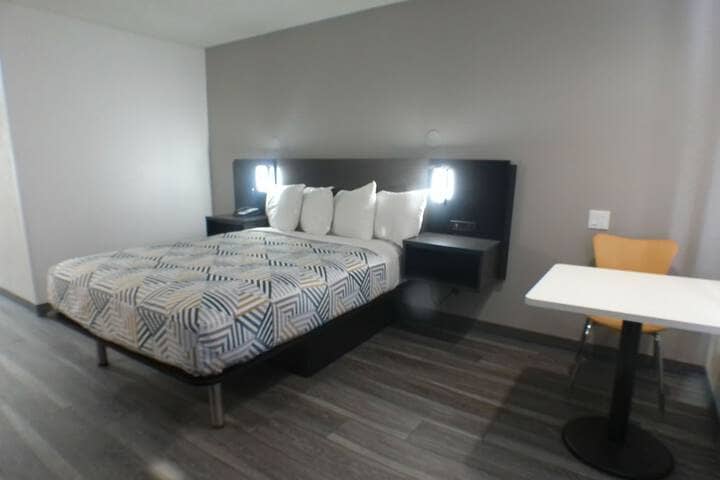 Room 6 of 48