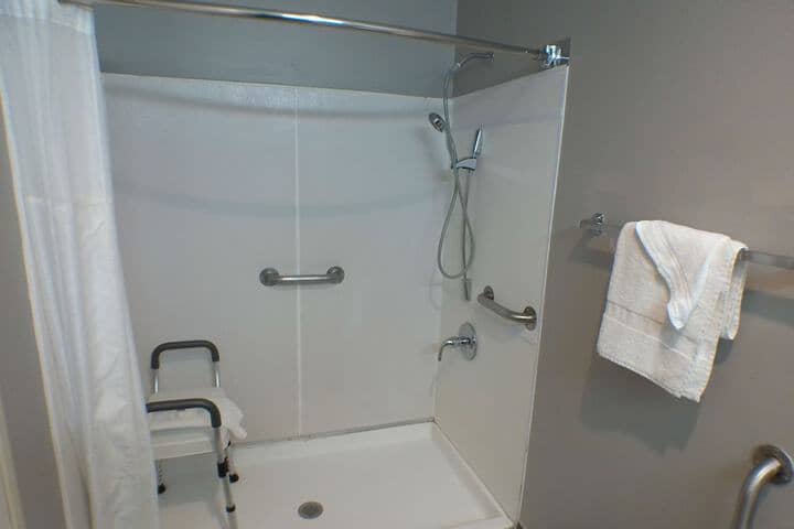 Room 32 of 48